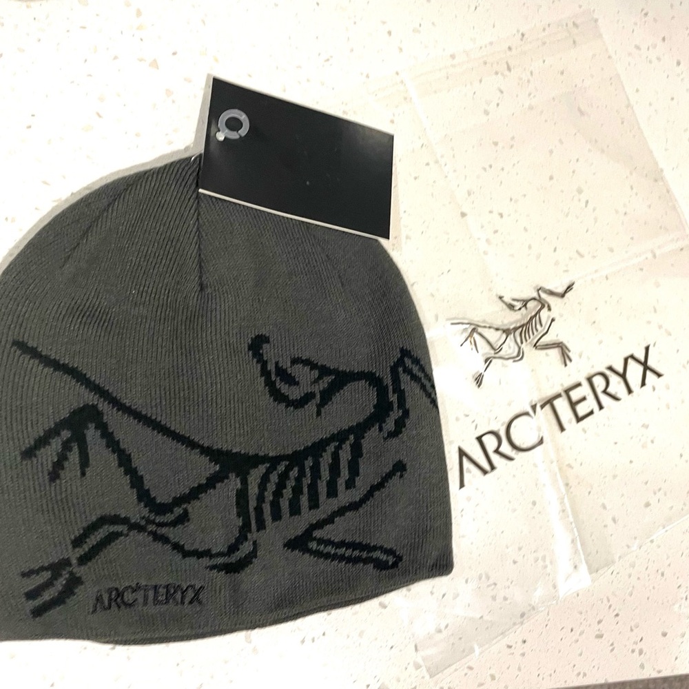 ARC’TERYX BEANIE HAT DARK GRAY BRAND NEW